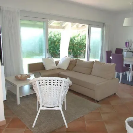 Pittulongu Sleeps 6 Air Con 펜션 올비아
