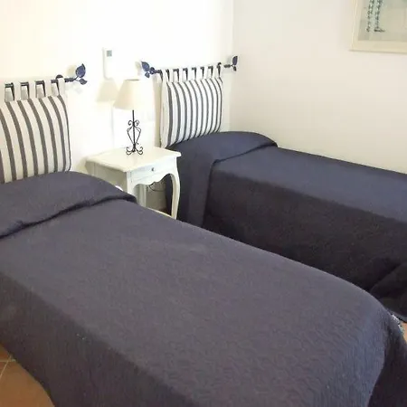 Pittulongu Sleeps 6 Air Con 펜션 올비아