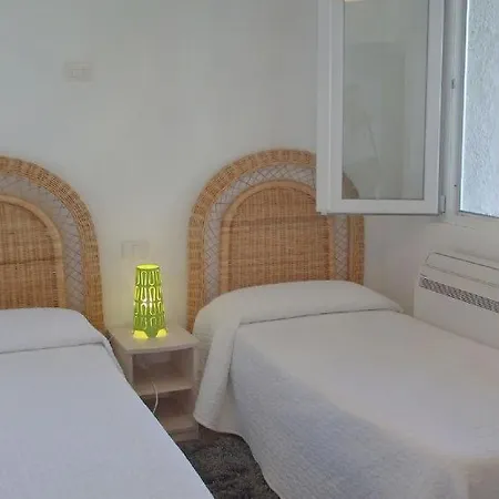 Pittulongu Sleeps 6 Air Con